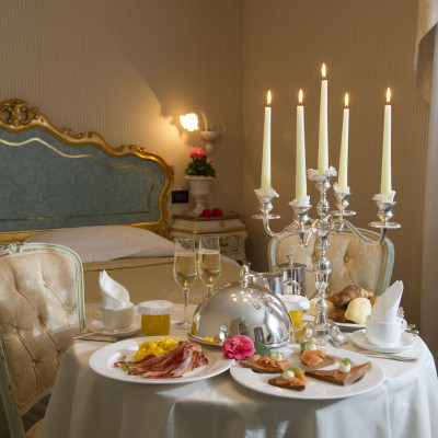 Hotel Carlton image