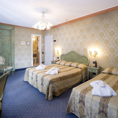 Hotel Carlton image