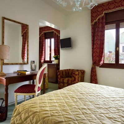 Hotel Carlton image