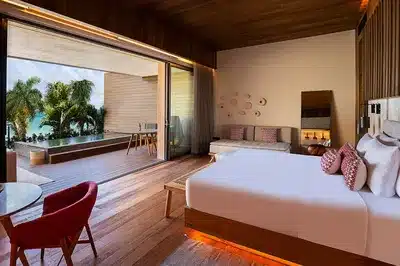 Oceanfront Veranda Pool Suite