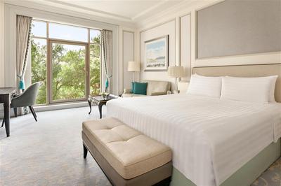 Deluxe City Room