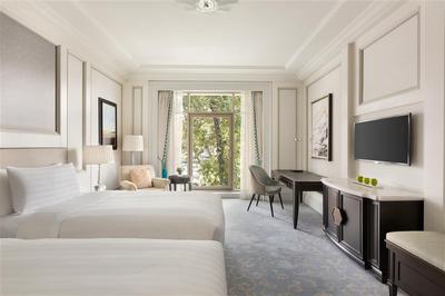 Deluxe City Room