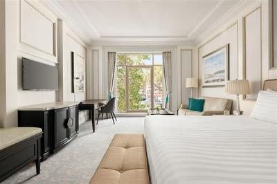 Deluxe City Room
