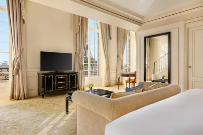 Duplex Eiffel View Suite