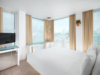 Superior Room, Queen