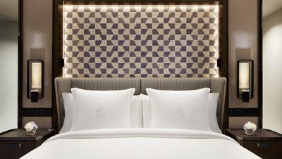 Premier Harbour-View Suite
