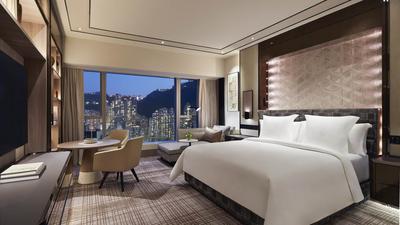 Deluxe Peak-View Room