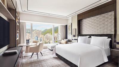 Deluxe Peak-View Room