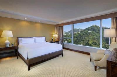 King Executive Peak View Room