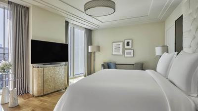 Deluxe Four Seasons Executive Suite