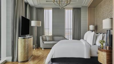 Premier Four Seasons Executive Suite