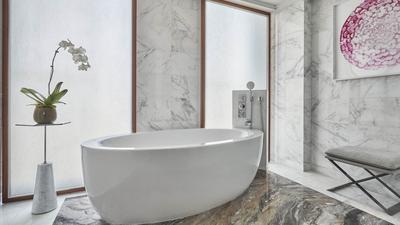 Premier Four Seasons Executive Suite