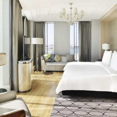 Premier Four Seasons Executive Suite