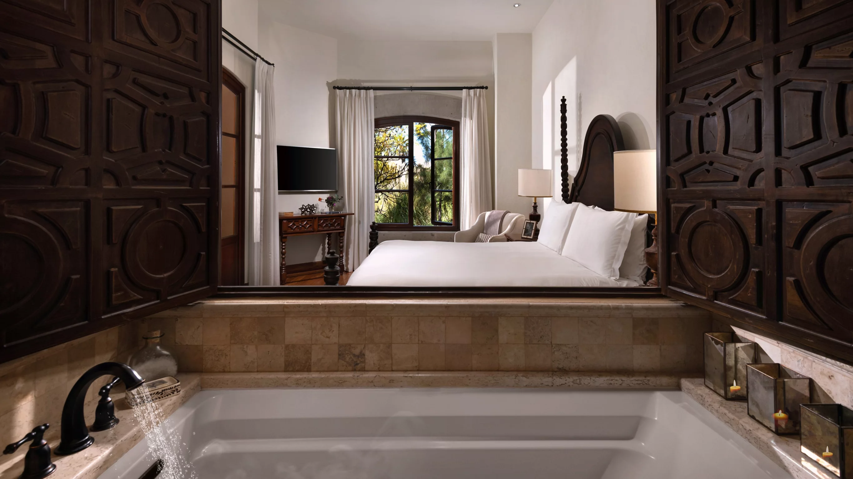 Colonial Suite