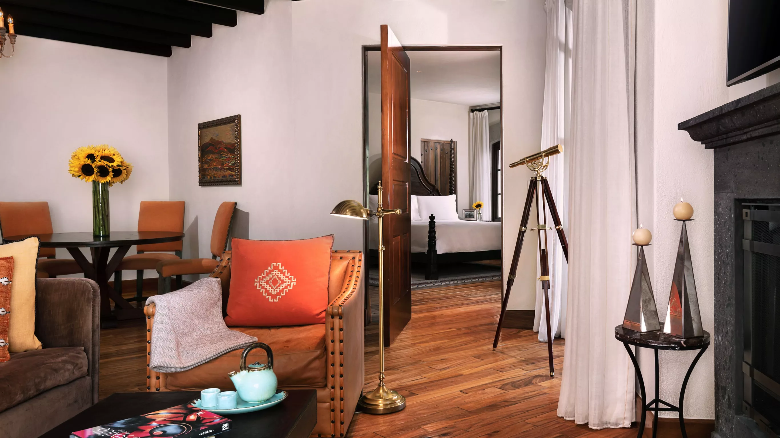 Deluxe Colonial Suite
