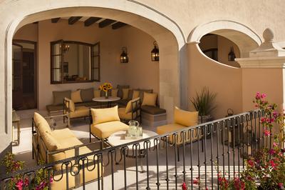 Colonial Suite