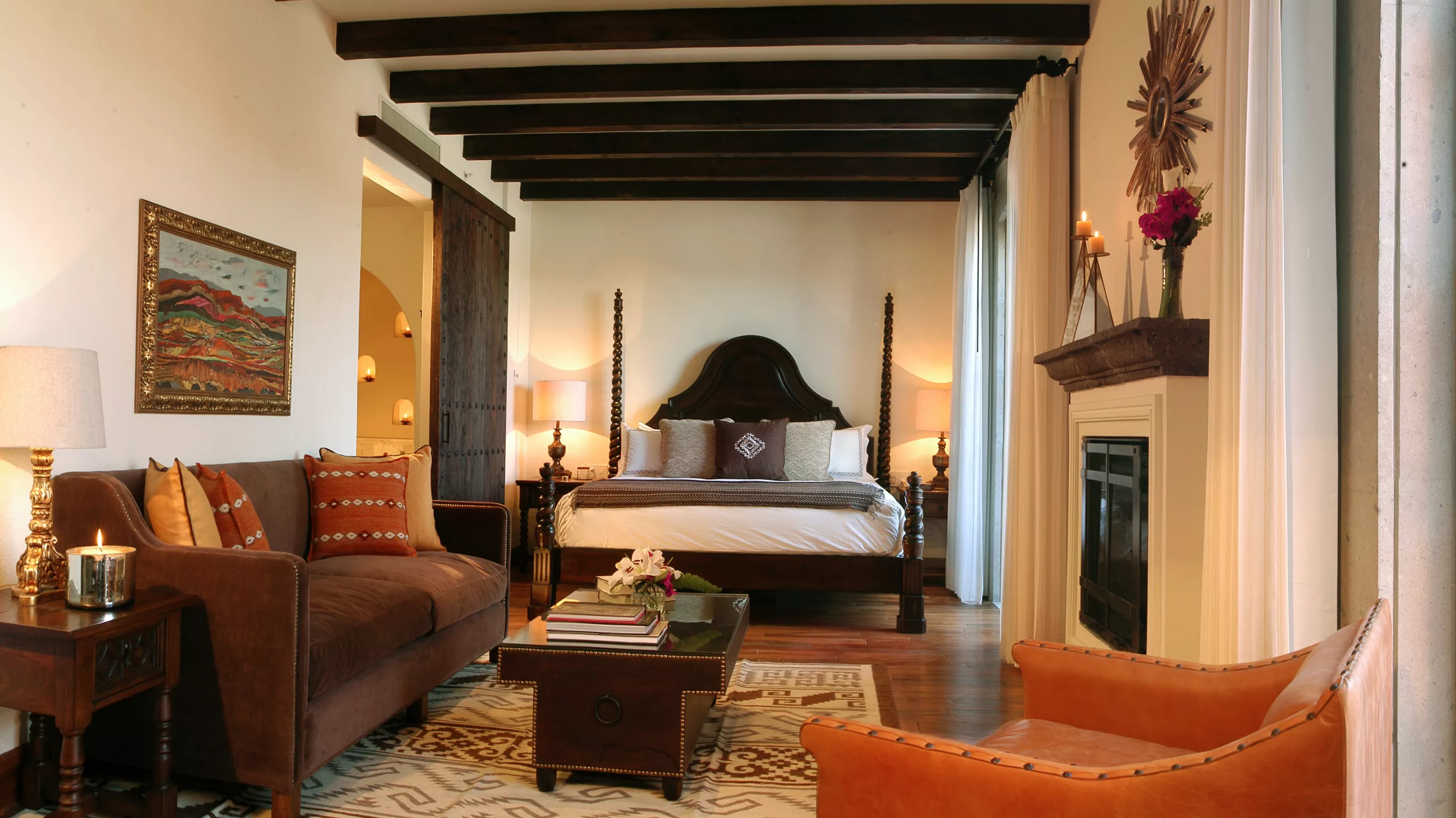 Rooftop Colonial Suite