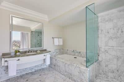 Corner Beverly Suite