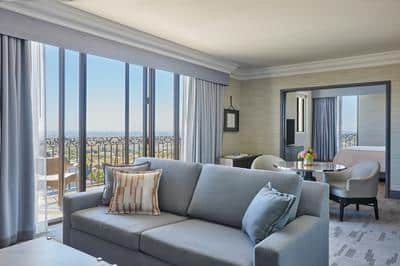 Corner Beverly Suite