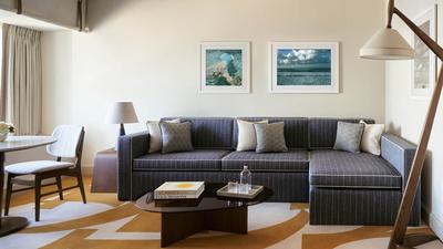Four Seasons Executive Suite City View