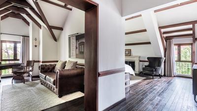 One-Bedroom Suite with Fireplace