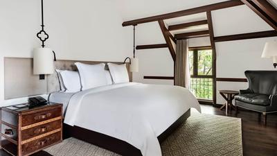 One-Bedroom Suite with Fireplace