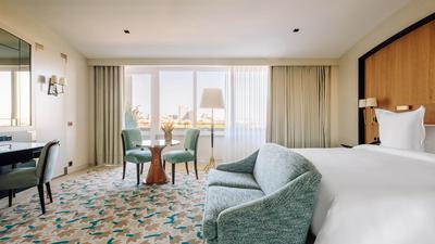 Almada Negreiros Suite