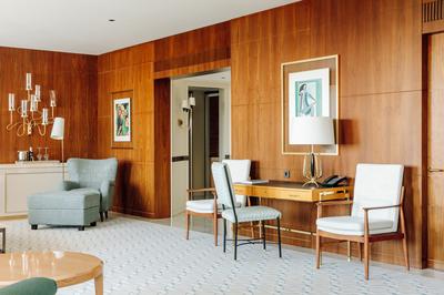 Almada Negreiros Suite