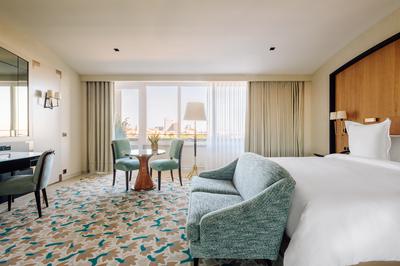 Almada Negreiros Suite