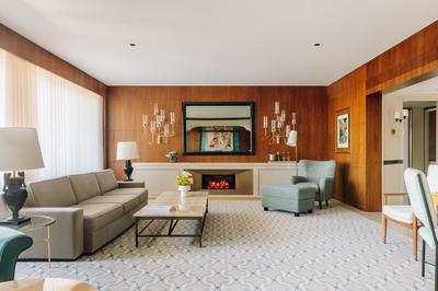 Almada Negreiros Suite