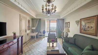 Four Seasons Executive Suite
