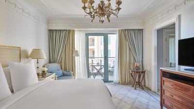 Four Seasons Executive Suite