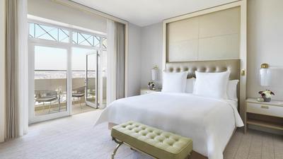 Deluxe Four Seasons Executive Suite