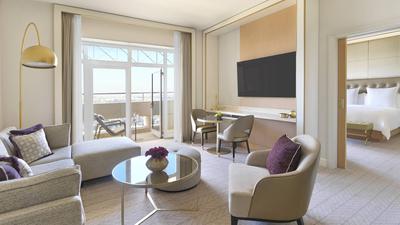Deluxe Four Seasons Executive Suite