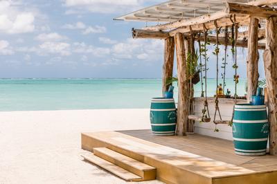 La Plaz Beach Grill
