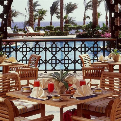 Waha Pool Bar & Restaurant