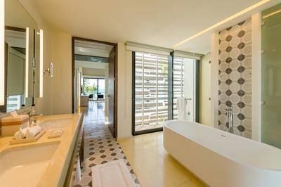 Bi-level Suite