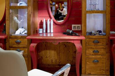 Beauty & Hair Salon