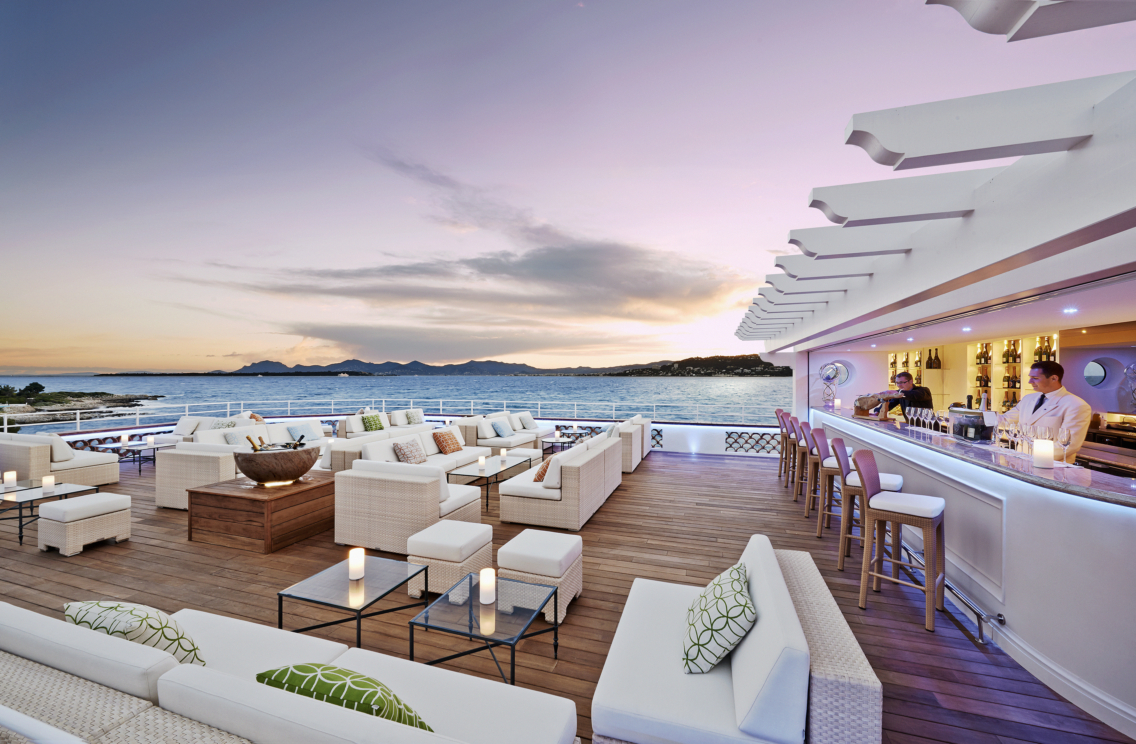 Eden-Roc Champagne Lounge