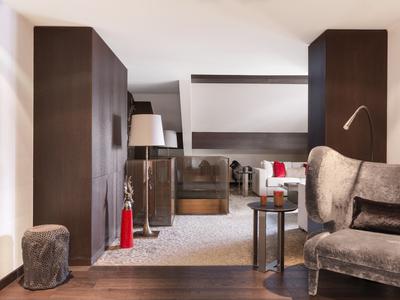 Deluxe Duplex Suite