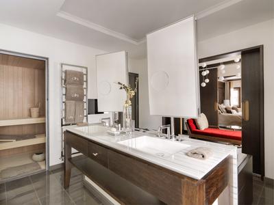 Deluxe Duplex Suite