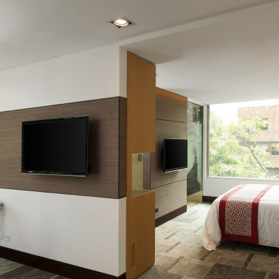 Ek Hotel image