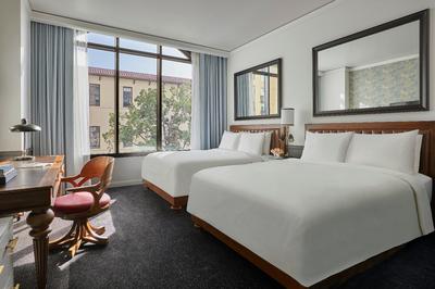Deluxe Double Queen Room