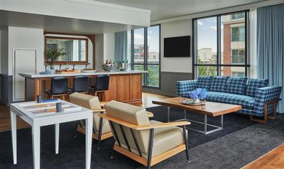 Pool Suite