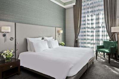 Deluxe Corner Suite