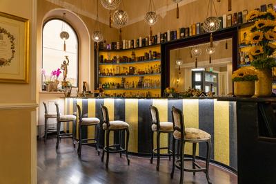 Lounge Bar