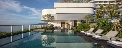 Panoramic Pool Suite