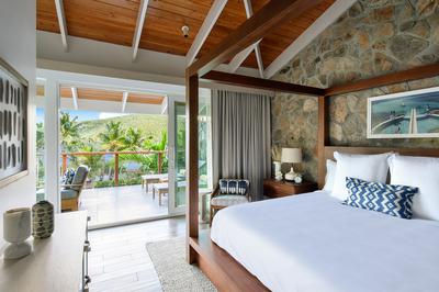 One-Bedroom Pool Suite