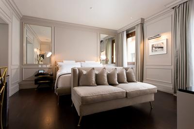 Portrait Suite River View