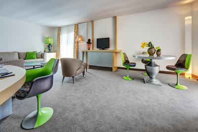 Deluxe Suite
